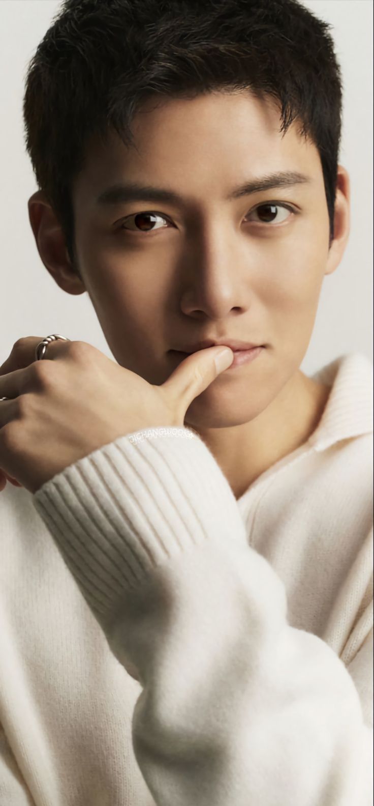Behind-the-scenes cut of Ji Changwook
