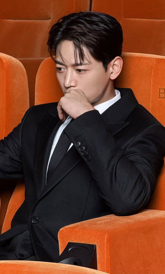 Behind-the-scenes cut of Choi Minho