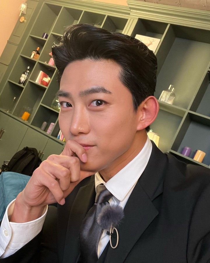 Behind-the-scenes cut of Taecyeon