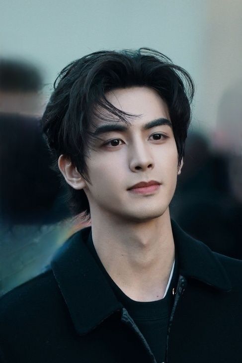 Latest photo of Song WeiLong