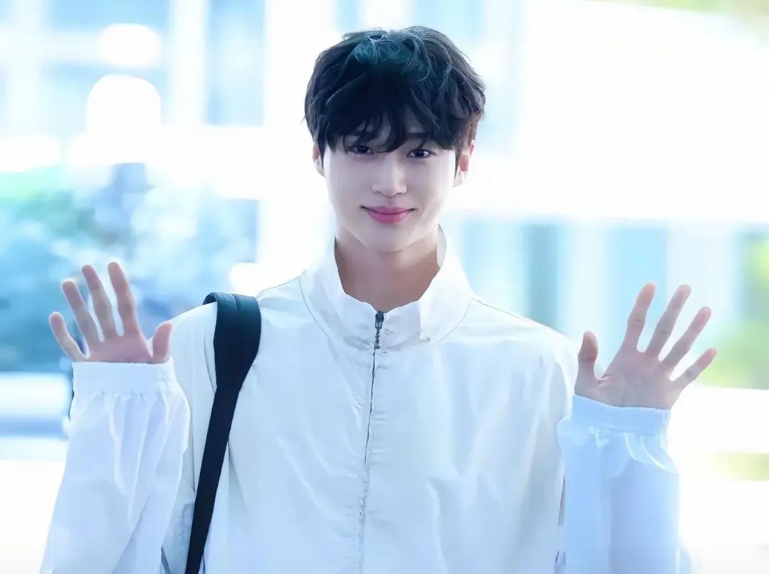 Latest photo of Byeon Wooseok