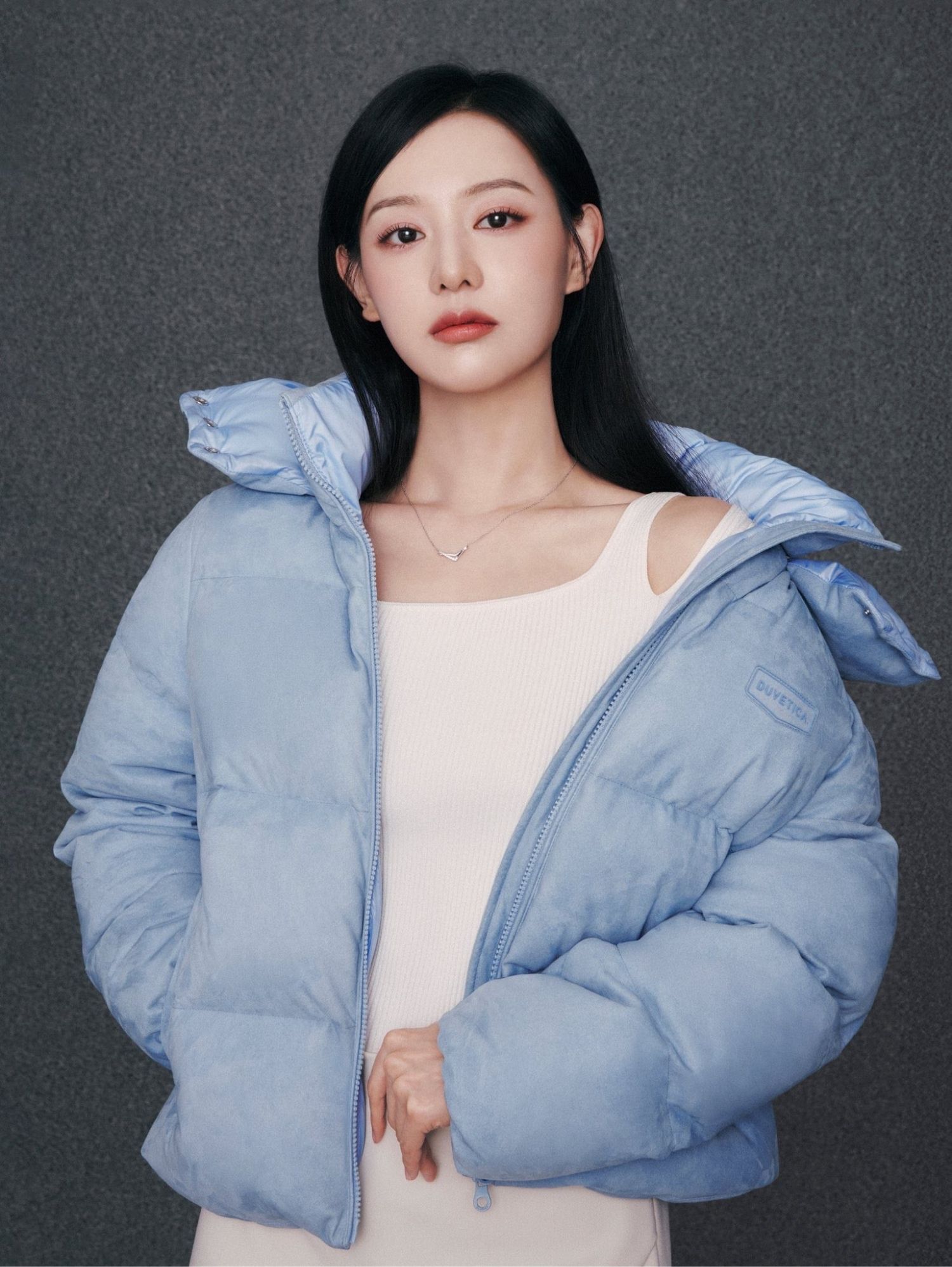 Behind-the-scenes cut of Kim Jiwon