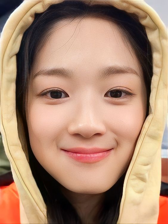 Recent activity shot of Kim Hyeyoon