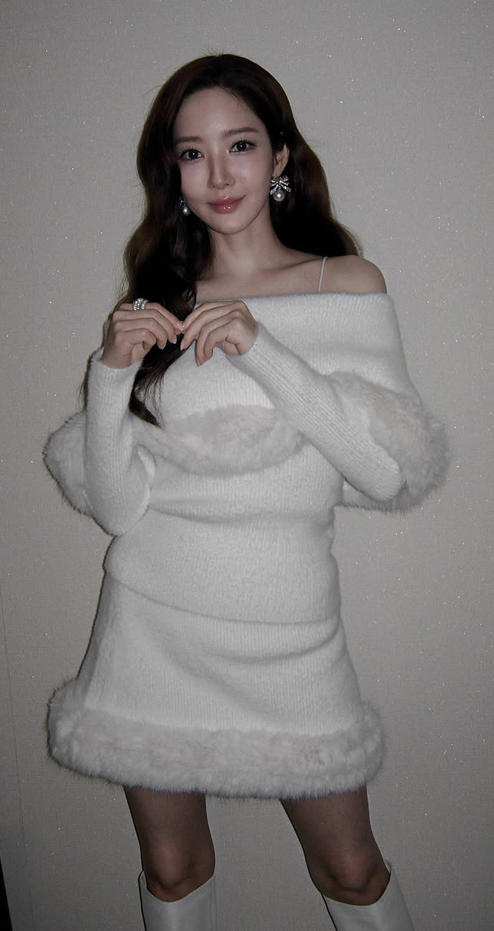 Konten selebriti populer yang sedang hangat di komunitas