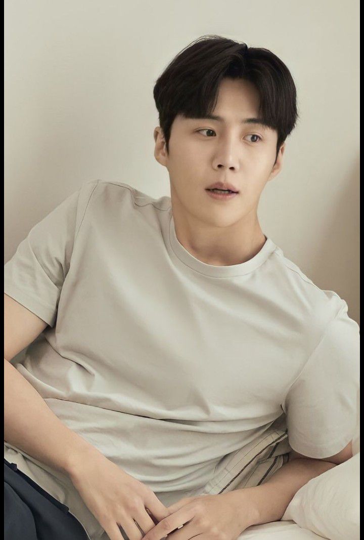 Behind-the-scenes cut of Kim Seonho