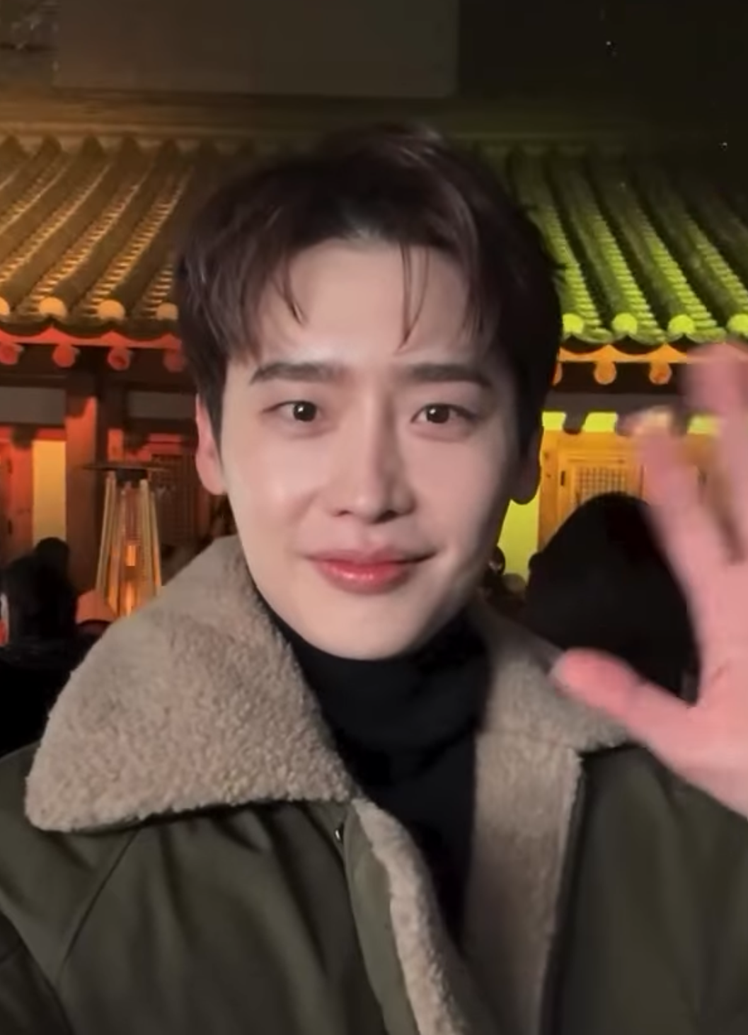 A moment captured by a fan of Lee Jongsuk