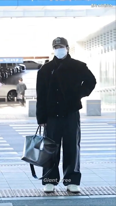 イ・ジュノの最近の活動ショット