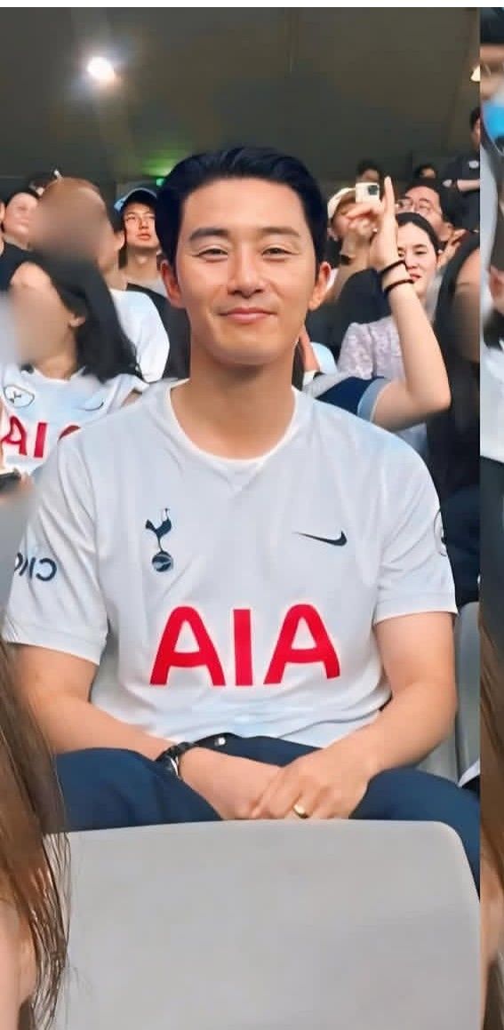 Emotional wallpaper shared by fans for Park Seojoon