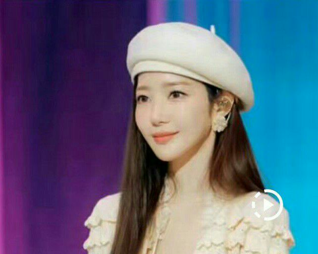 A moment captured by a fan of Park Minyoung