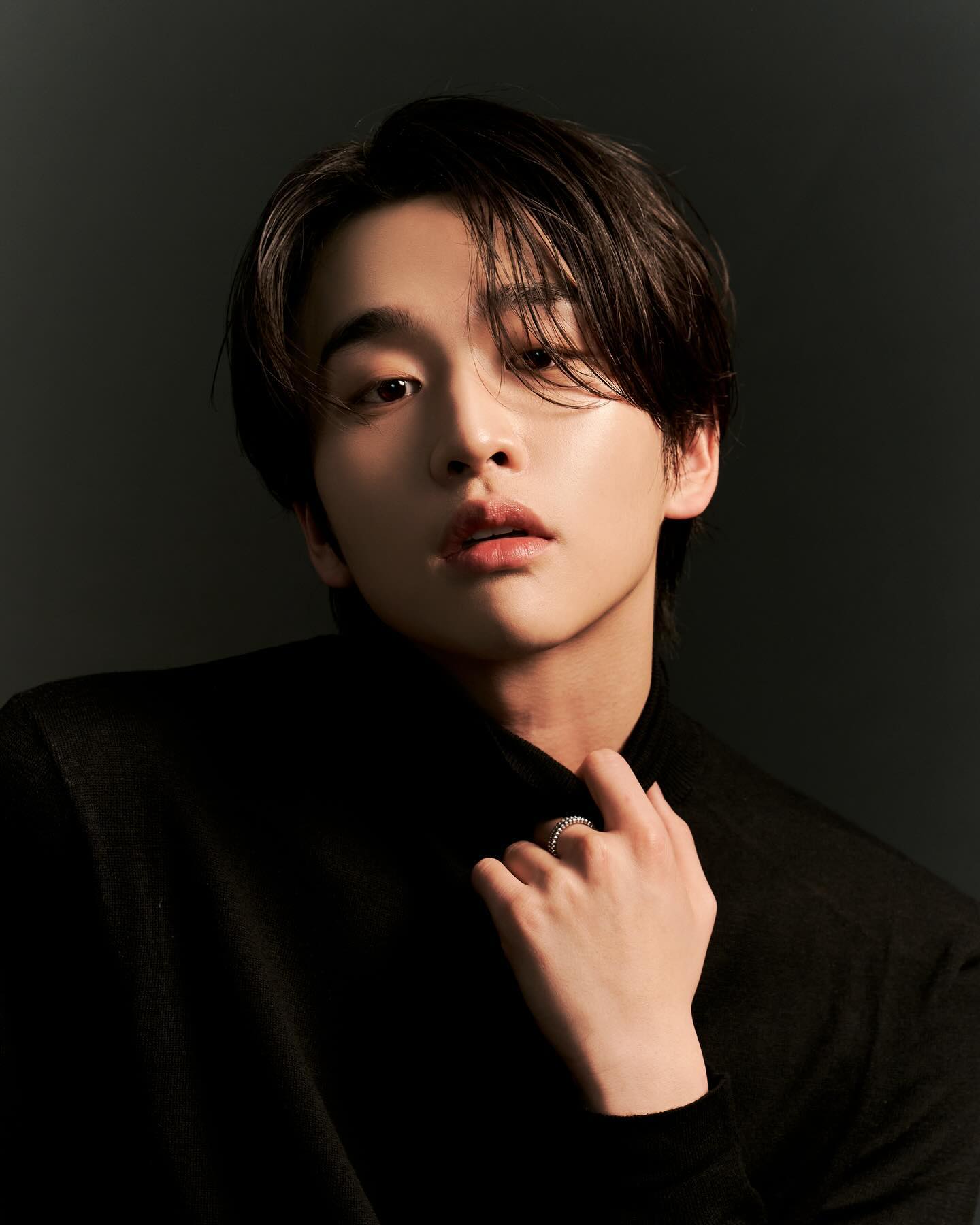 Behind-the-scenes cut of Kim Yoonwoo