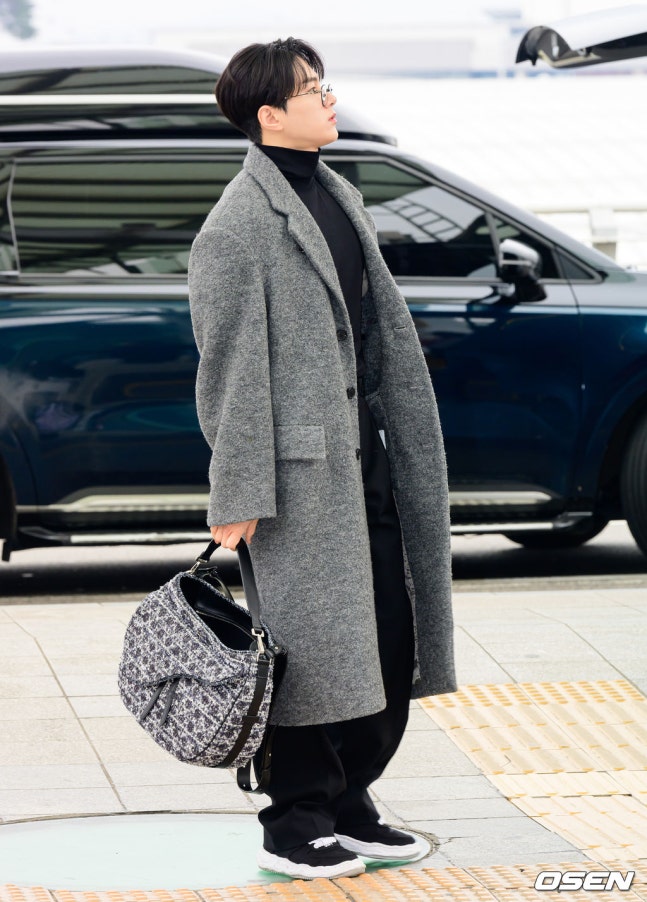 Recent activity shot of Kim Myungsoo (L)