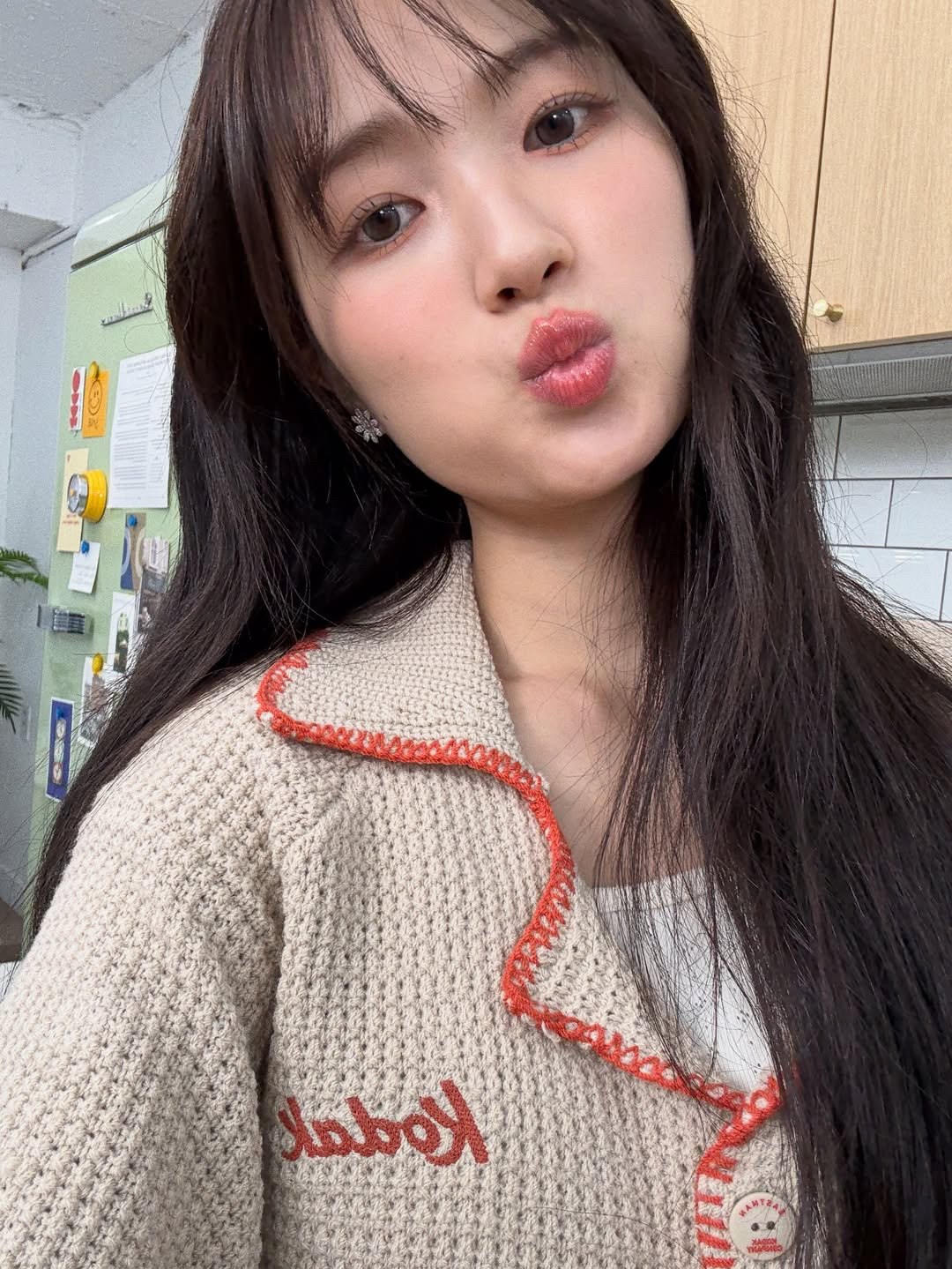 Behind-the-scenes cut of Kim Hyeyoon