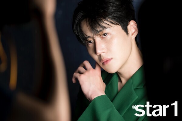 Behind-the-scenes cut of Kim Seonho