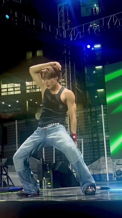 KAI background image recommended by Choeaedol Celeb fandom