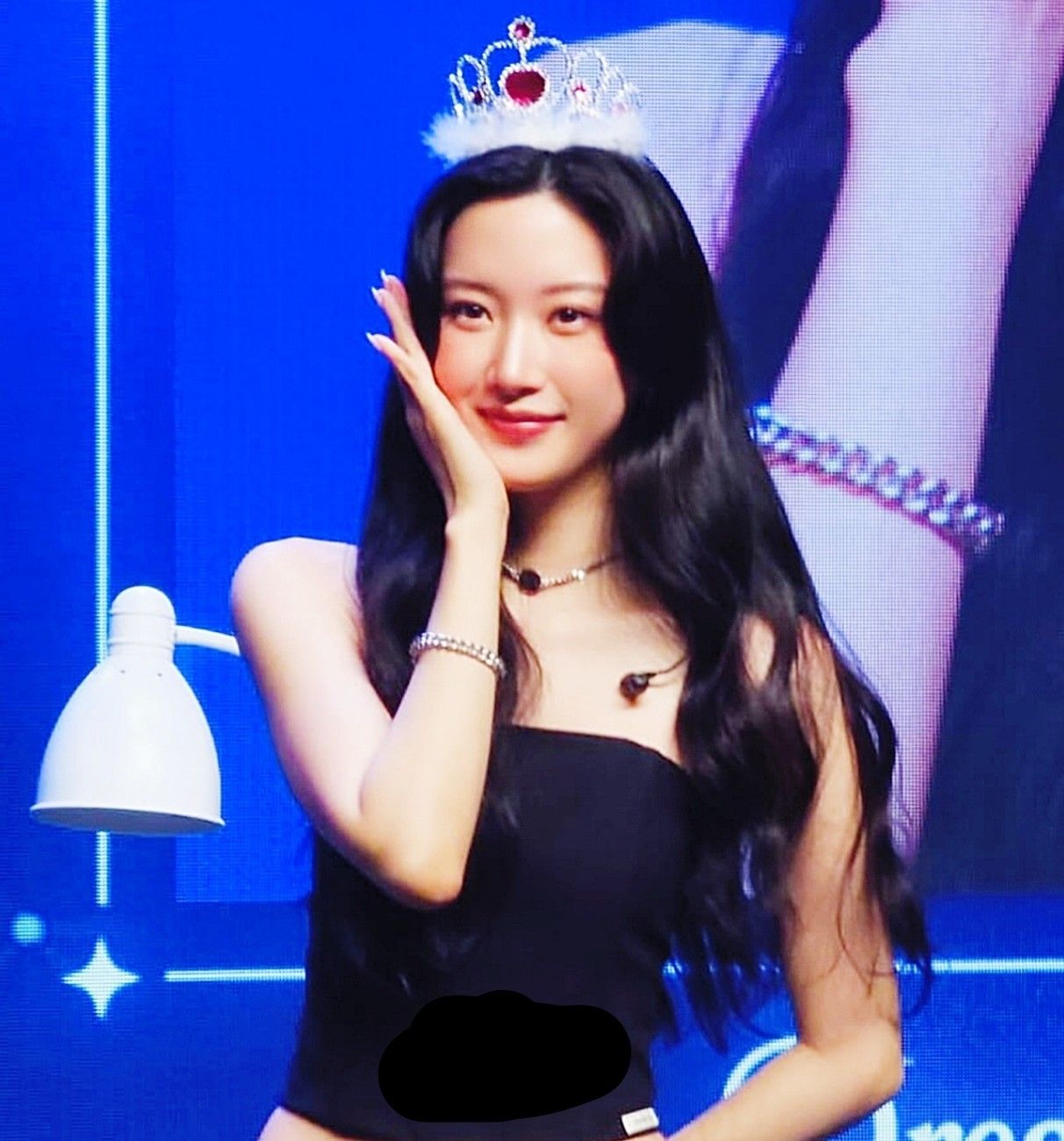 Behind-the-scenes cut of Mun Kayoung