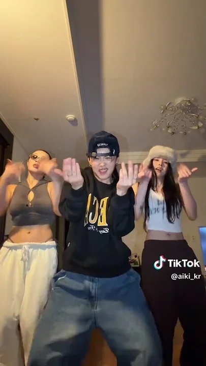 A moment captured by a fan of Aiki