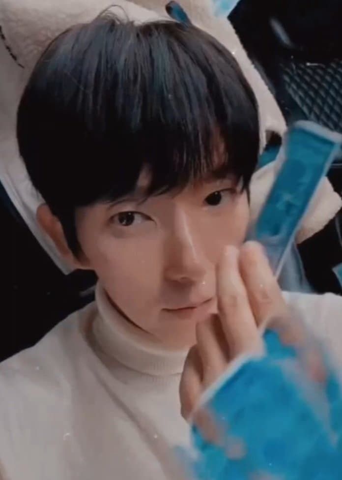 A moment captured by a fan of Lee Joongi