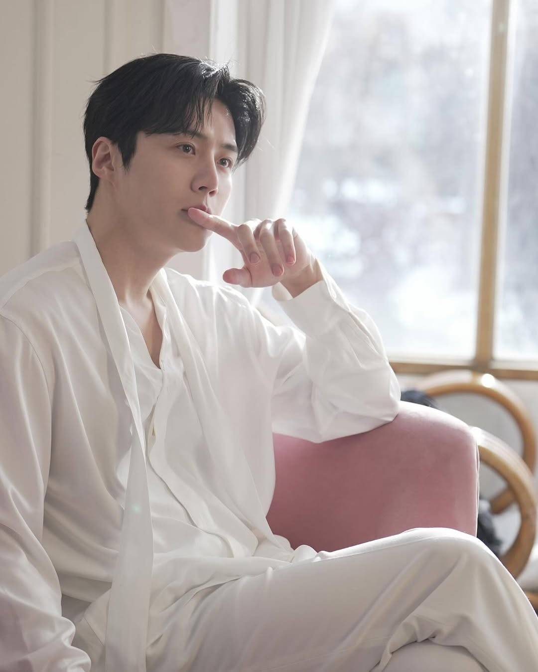 Behind-the-scenes cut of Kim Seonho