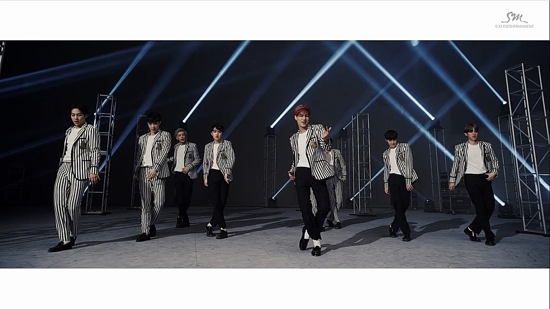 Cuplikan di balik layar dari Doh Kyungsoo (D.O.)