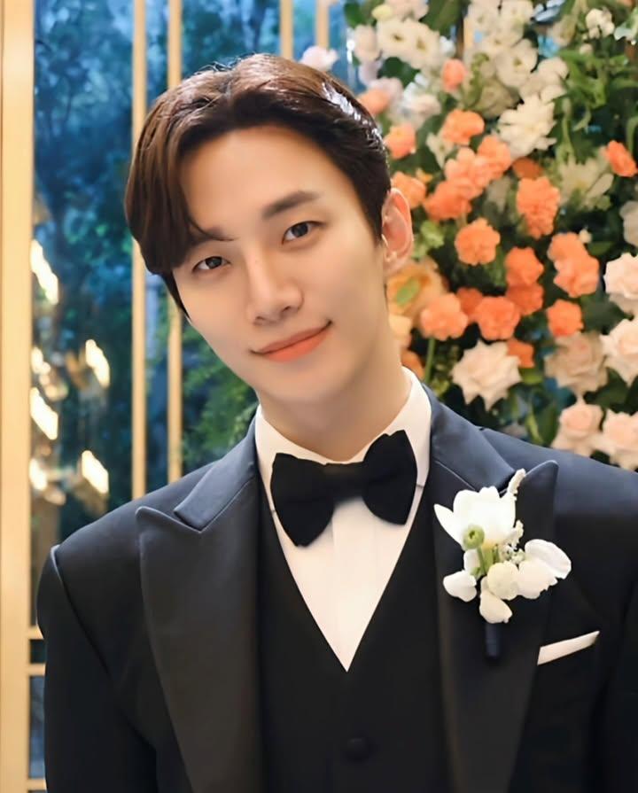 Recent activity shot of Lee Junho