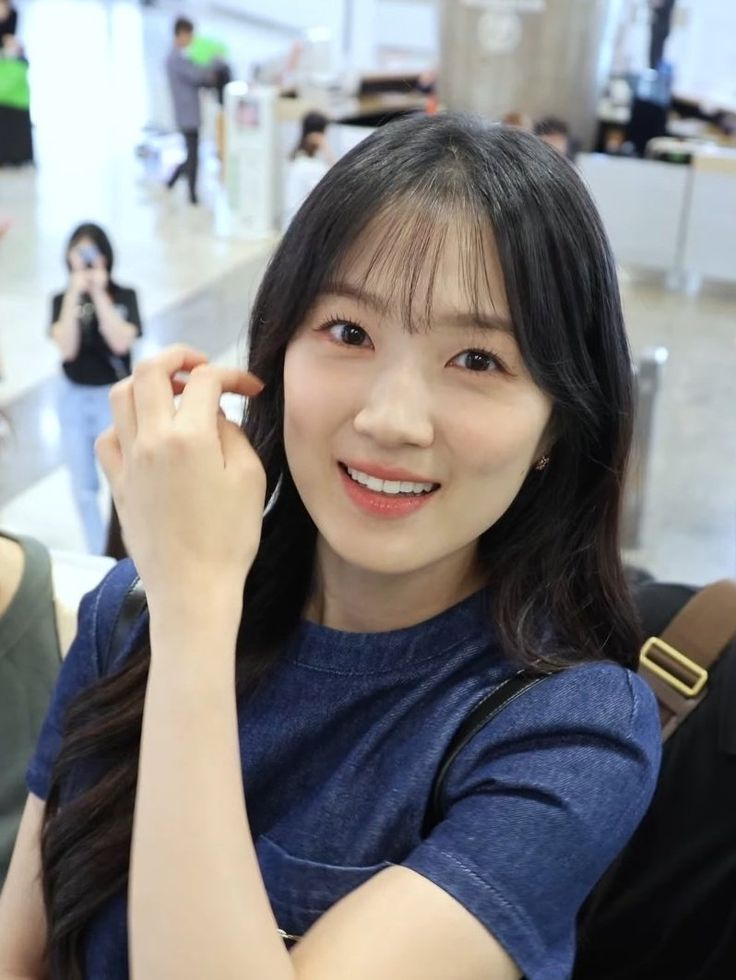 Behind-the-scenes cut of Kim Hyeyoon