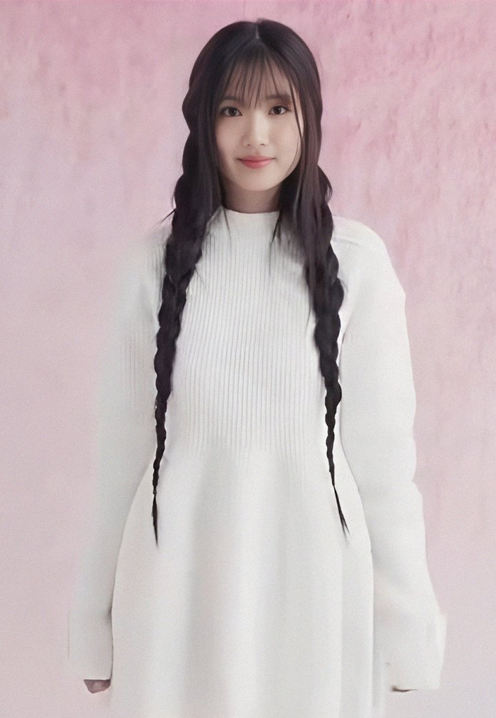 Latest photo of Kim Hyeyoon