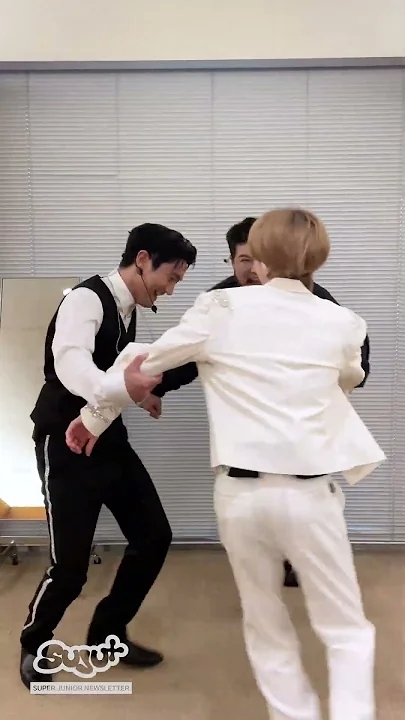 Emotional wallpaper shared by fans for Choi Siwon