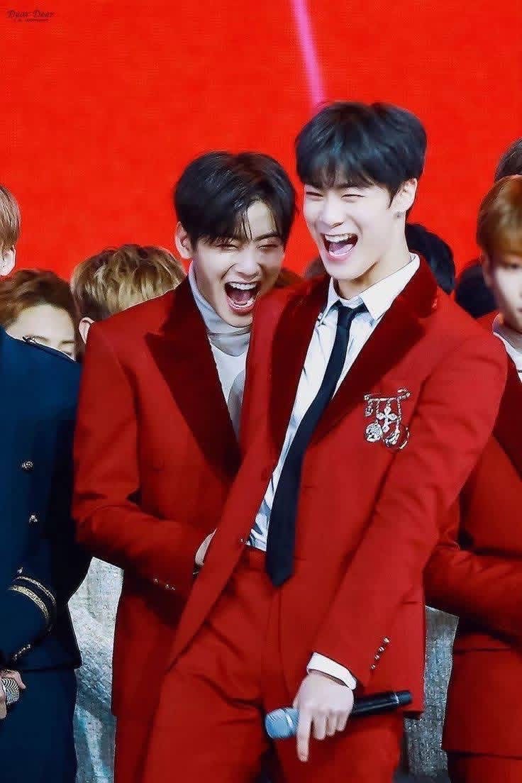 A moment captured by a fan of Cha Eunwoo