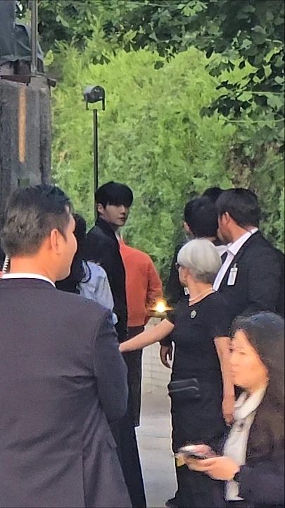 Behind-the-scenes cut of Kim Seonho