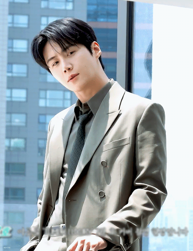 A moment captured by a fan of Kim Seonho