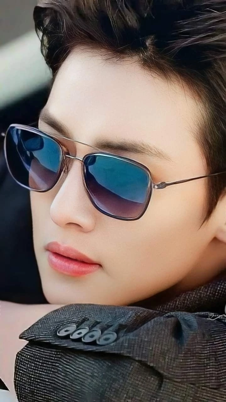 Today's popular wallpaper in Ji Changwook community