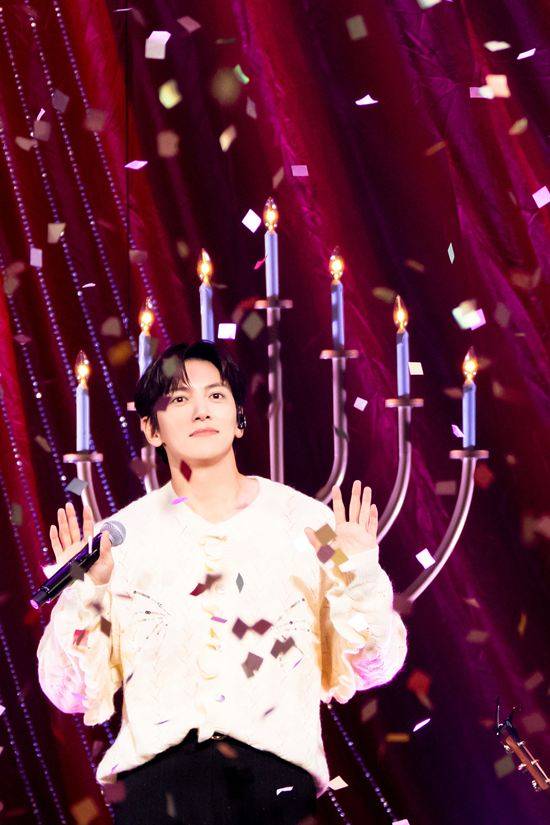 粉絲拍下的池昌旭瞬間