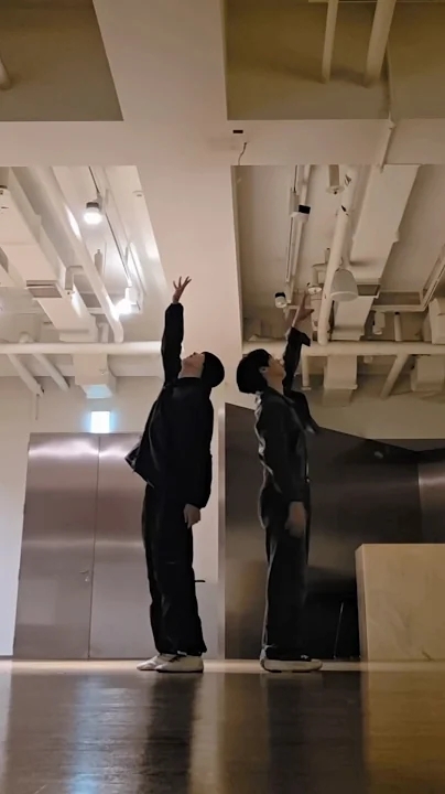 Behind-the-scenes cut of Cha Eunwoo