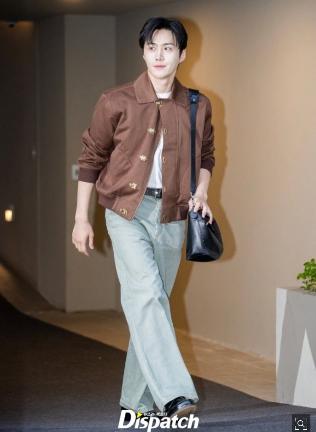 Behind-the-scenes cut of Kim Seonho