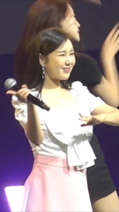 Behind-the-scenes cut of Song Gain