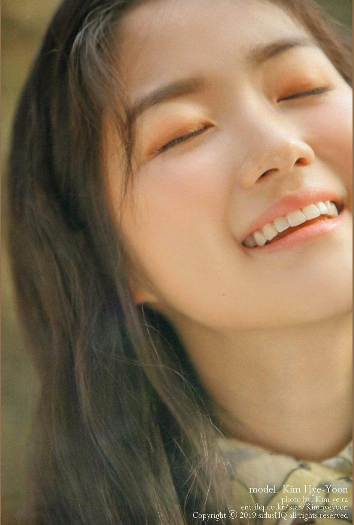 Behind-the-scenes cut of Kim Hyeyoon