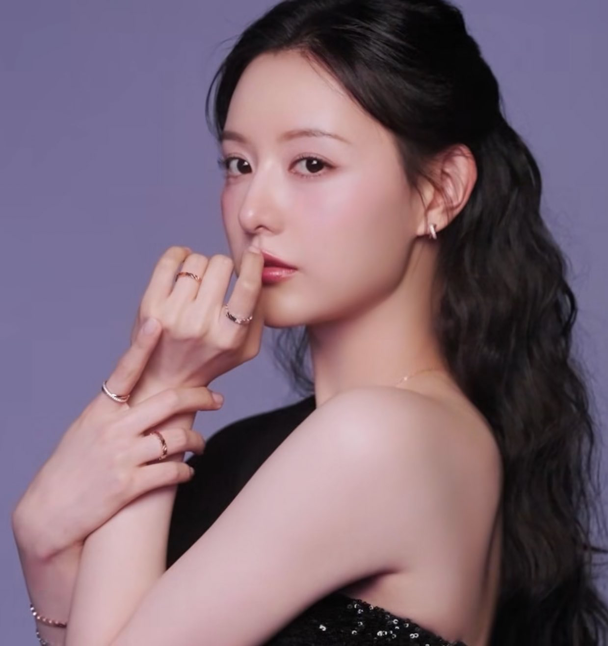 Behind-the-scenes cut of Kim Jiwon