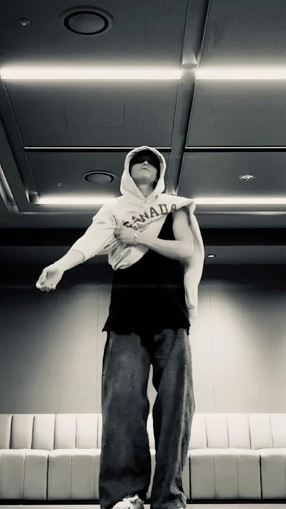 Today's popular wallpaper in Kim Hyunjin community