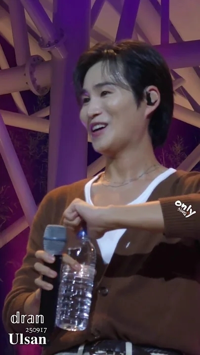 Emotional wallpaper shared by fans for Kim Heejae