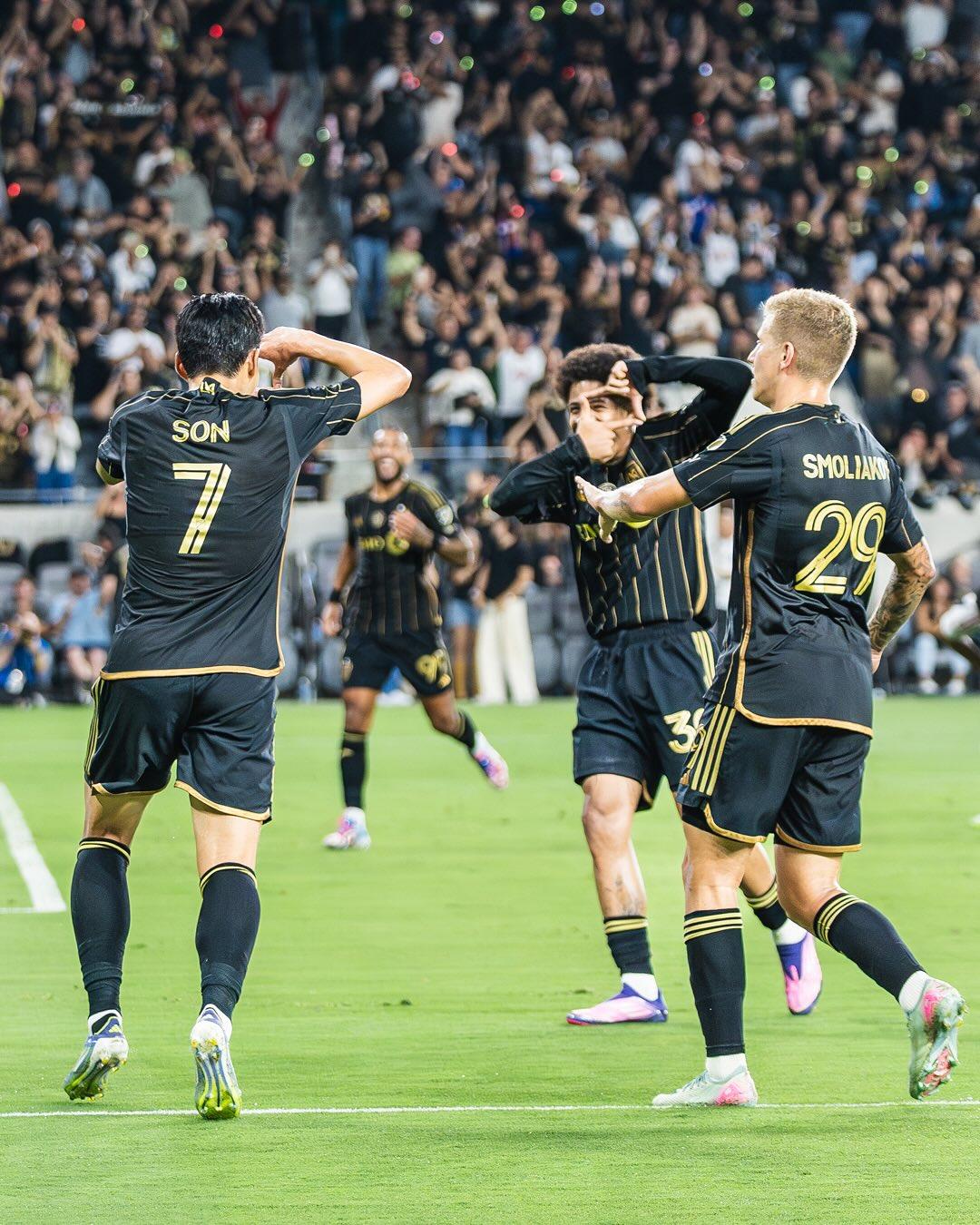 Son Heungmin的最新照片