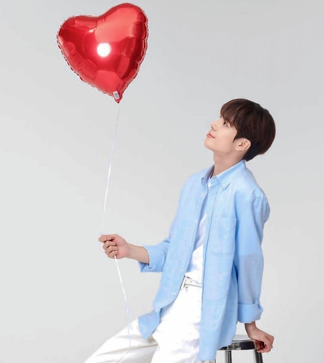 Behind-the-scenes cut of Jeong Dongwon