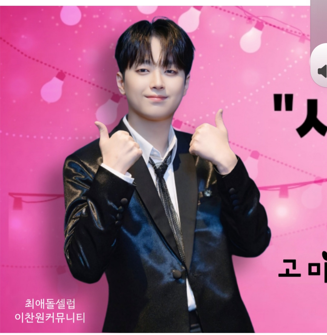 粉丝拍下的李灿元瞬间