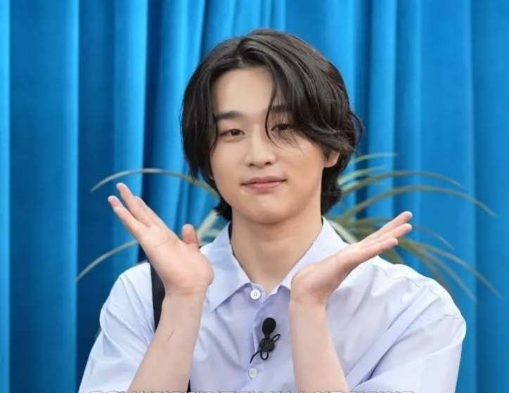 Behind-the-scenes cut of Kim Yoonwoo