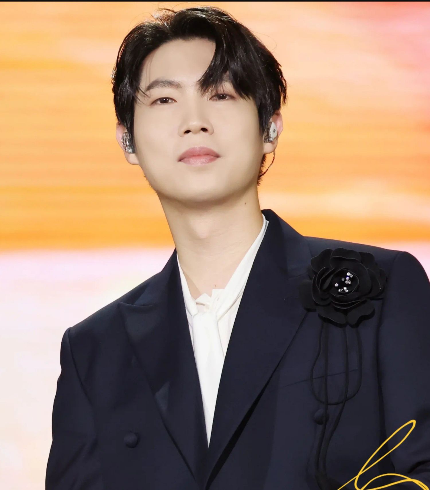 A moment captured by a fan of Son Taejin