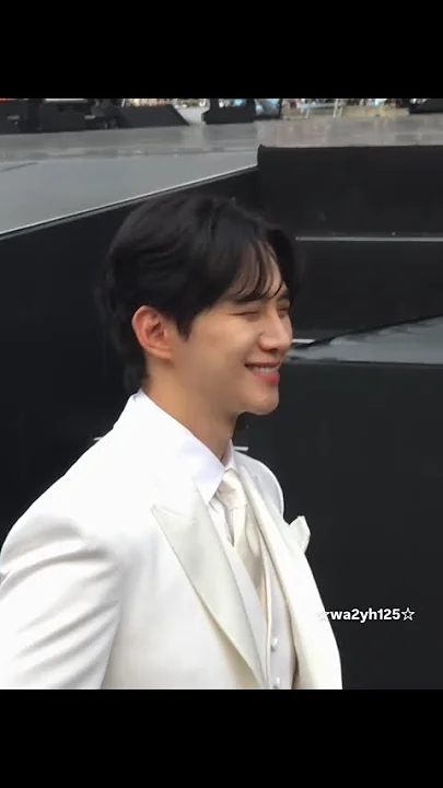 イ・ジュノのビハインドカット