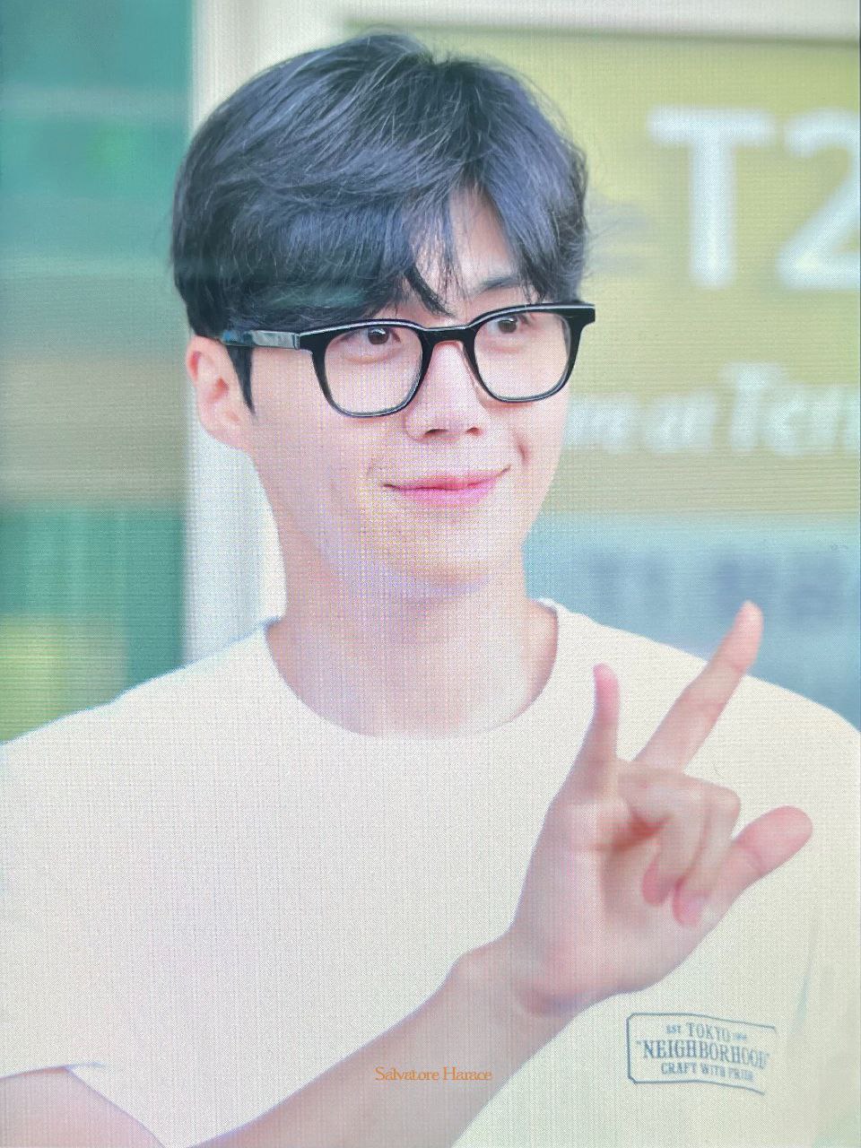 Behind-the-scenes cut of Kim Seonho