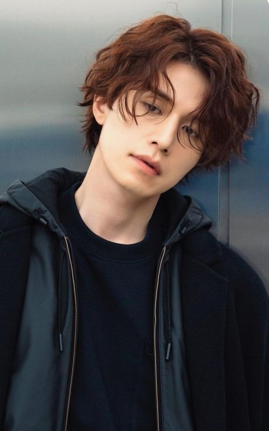 Recent activity shot of Lee Dongwook