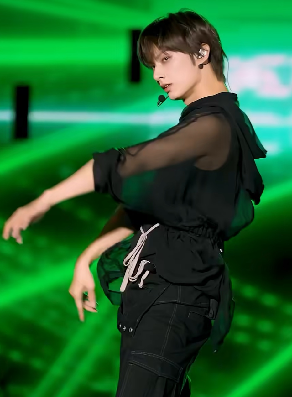 Behind-the-scenes cut of Wen Junhui