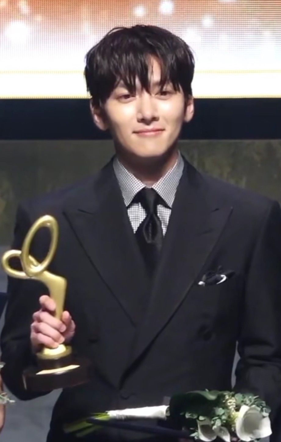 Gambar latar perwakilan yang disukai fandom Ji Changwook