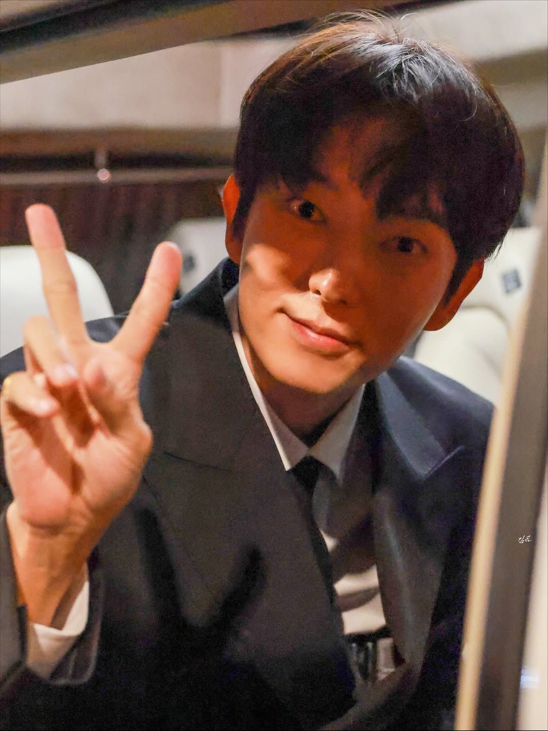 A moment captured by a fan of Lee Joongi